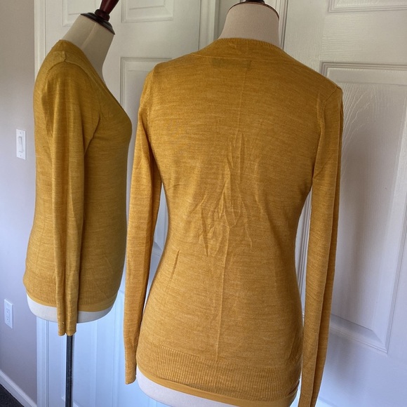 The Limited Medium Two piece sweater & cami set - Picture 3 of 10